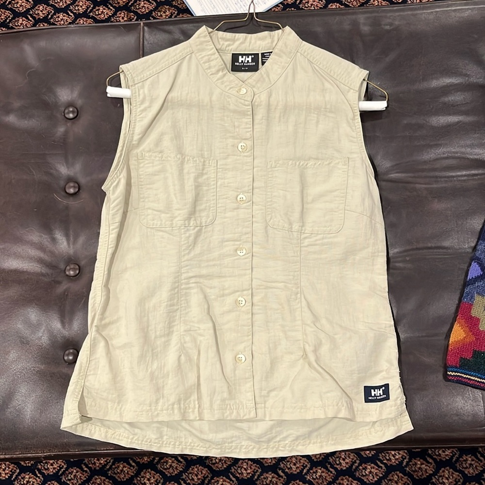 sleeveless Chinese collar button down